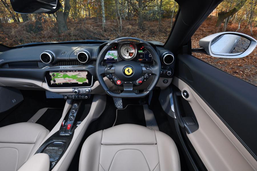 Торпедо Ferrari Portofino 2018 года  (UK) (фото 21 из 25)